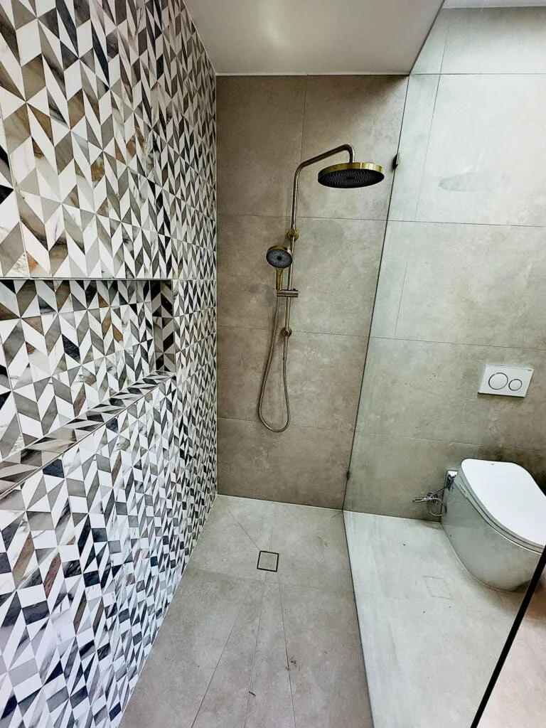 stop leaking Bathroom MB caulking